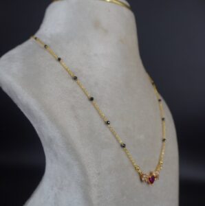 Red Heart Black Beads HK0445