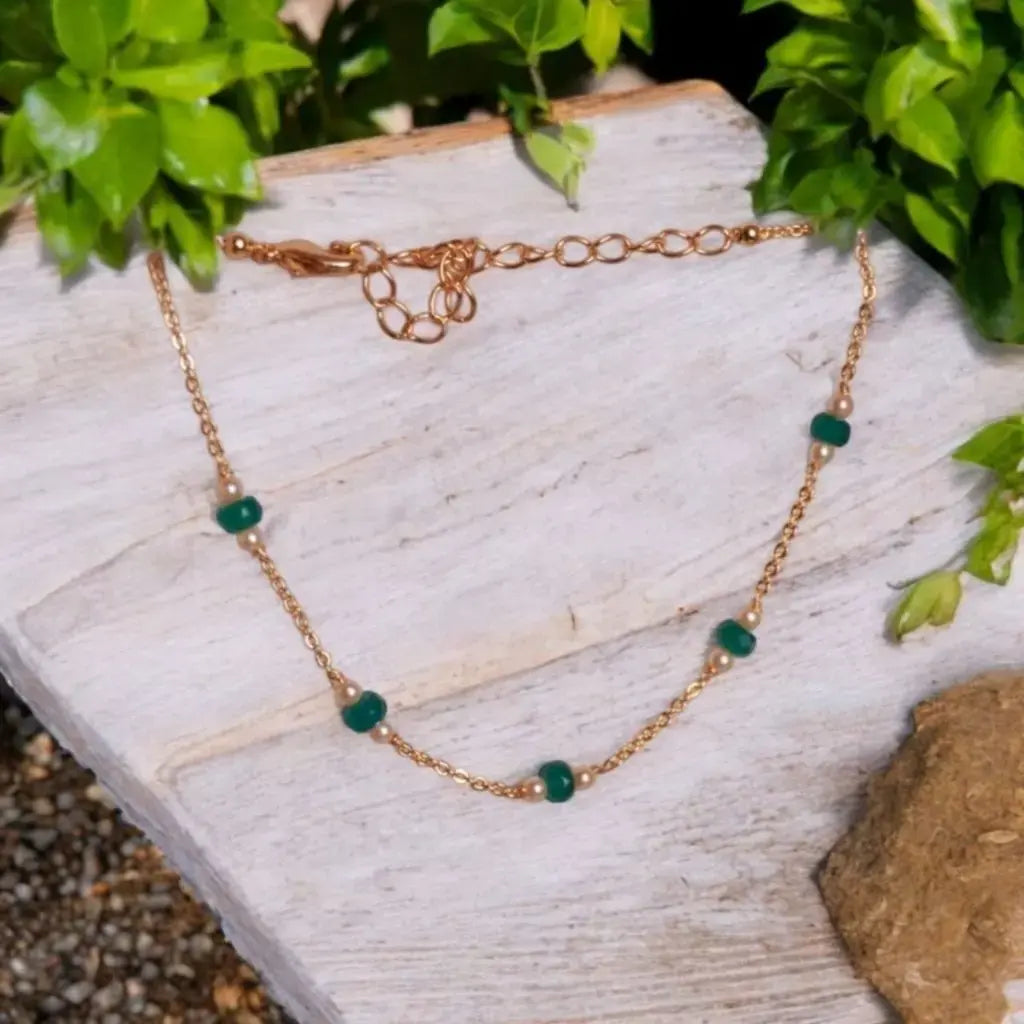 BT005 – Emerald Green Beaded Anklet with Pearl Accents & Gold-Tone Chain