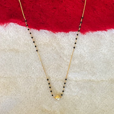 HK0028 Single Pearl Centerd  Black Beads