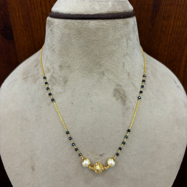 HK0277 – Delicate Black Bead Mangalsutra with Elegant Pendant