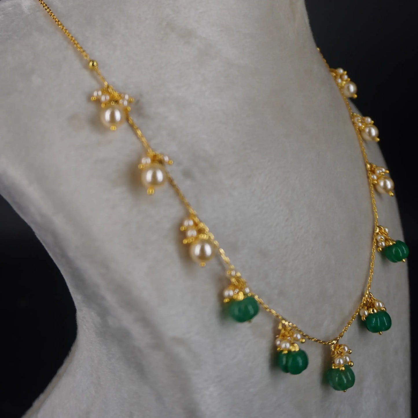 HK0341 Emarald Green Pumpkins & Pearl Necklace