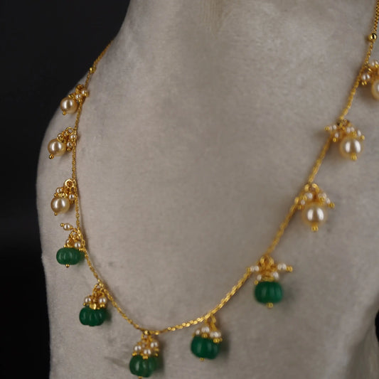 HK0341 Emarald Green Pumpkins & Pearl Necklace
