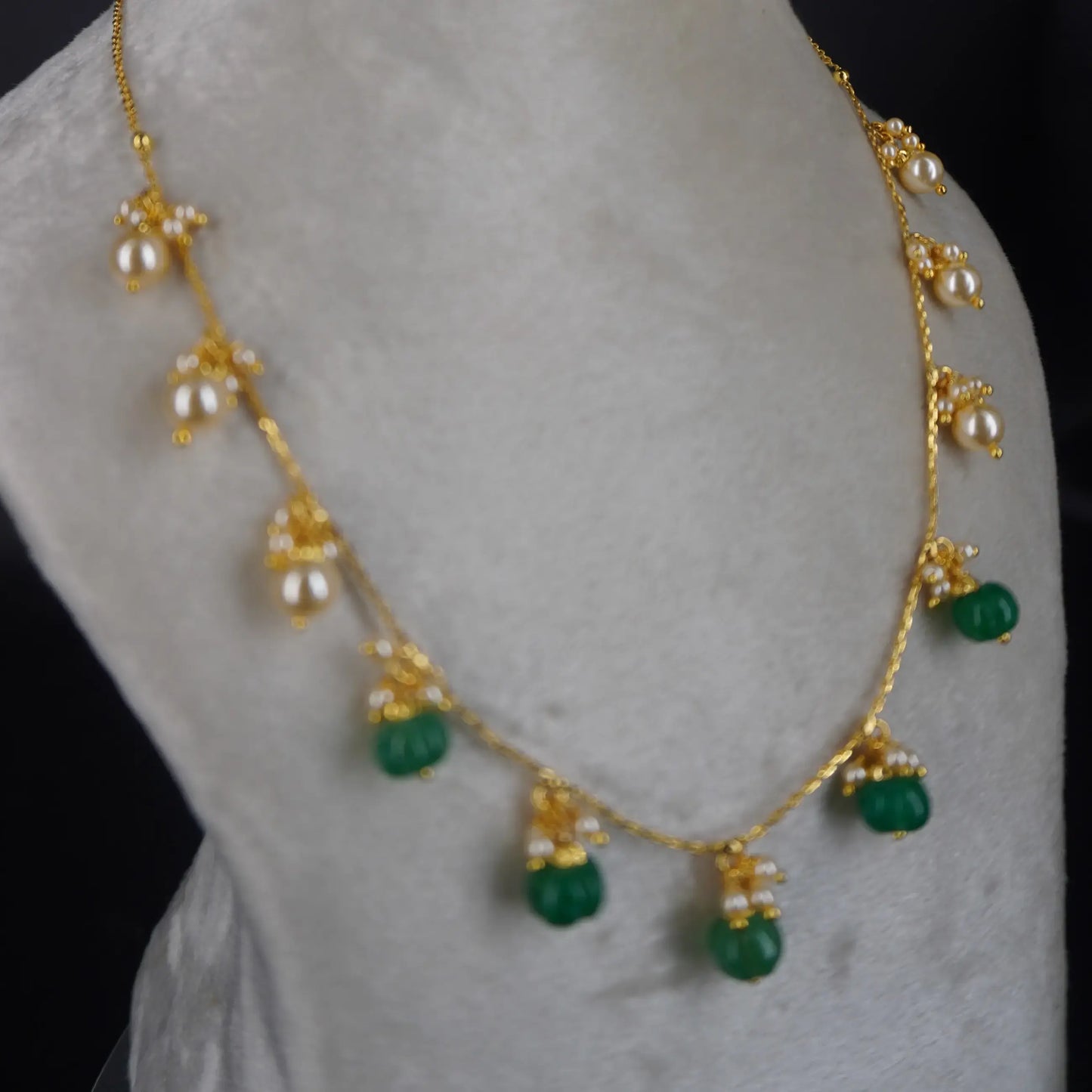 HK0341 Emarald Green Pumpkins & Pearl Necklace