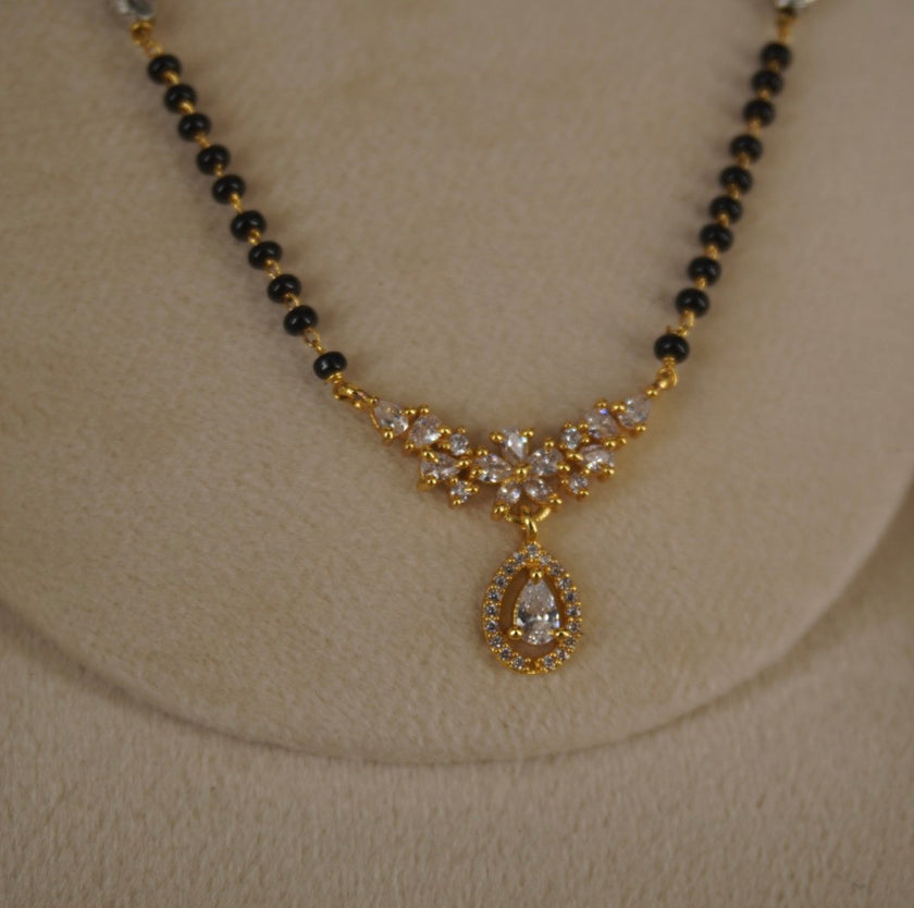 Hk0402 Black beads with cute pendent