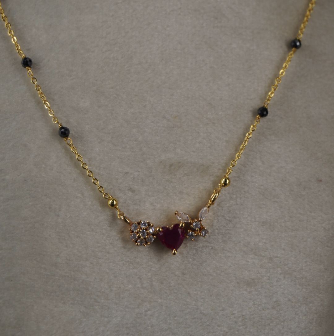 HK0445 Red Heart Black Beads