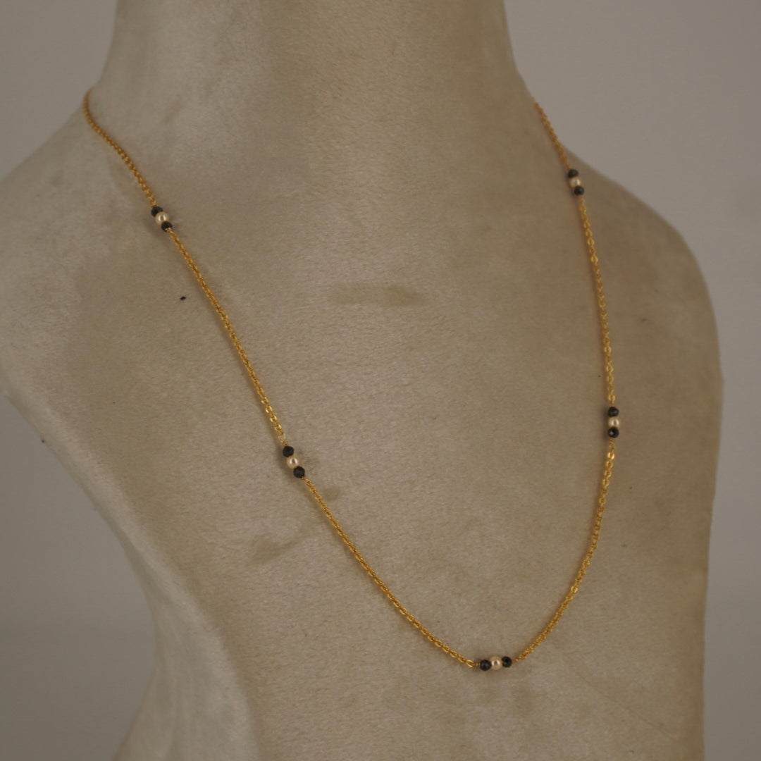 HK004 black beads with pearl