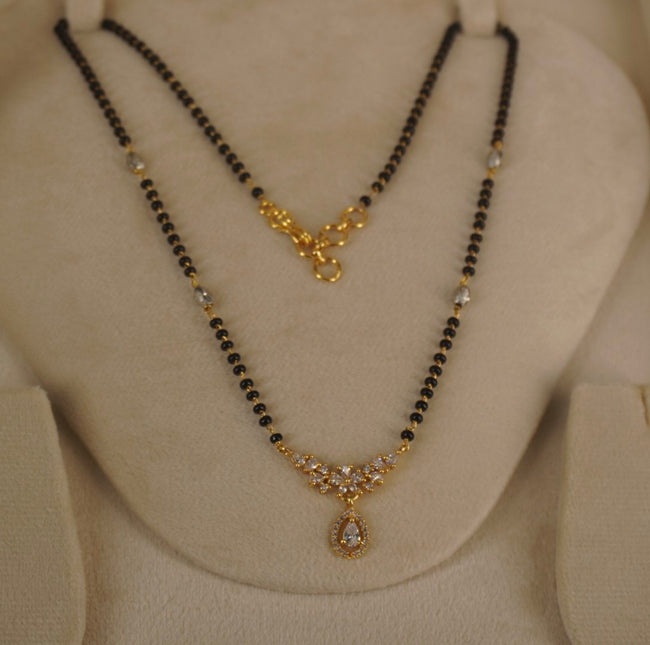 Hk0402 Black beads with cute pendent