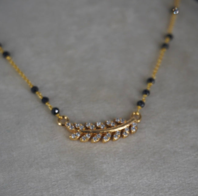 HK0431 Leaf Black Beads