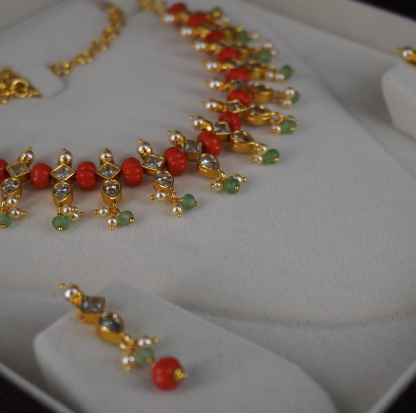 HK0533 (Necklace+Earrings)