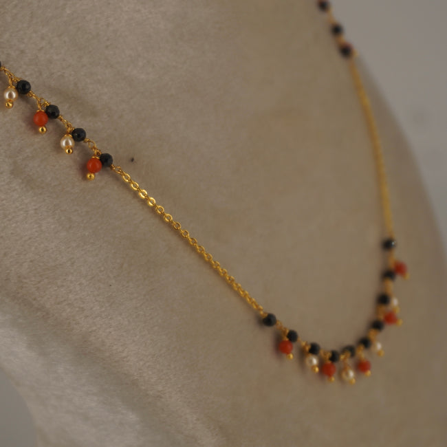 Hk0261 Black beads with coral beads