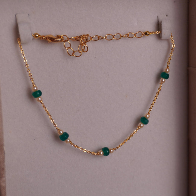 BT005 – Emerald and pearl bracelet