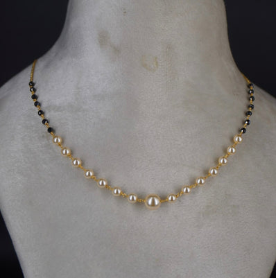 HK0450 Black and white combination black beads