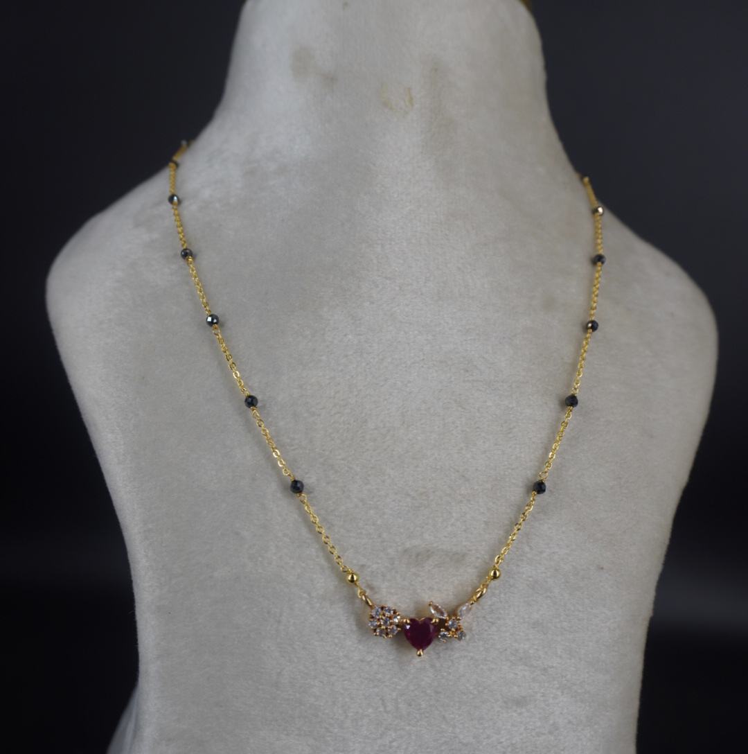 HK0445 Red Heart Black Beads