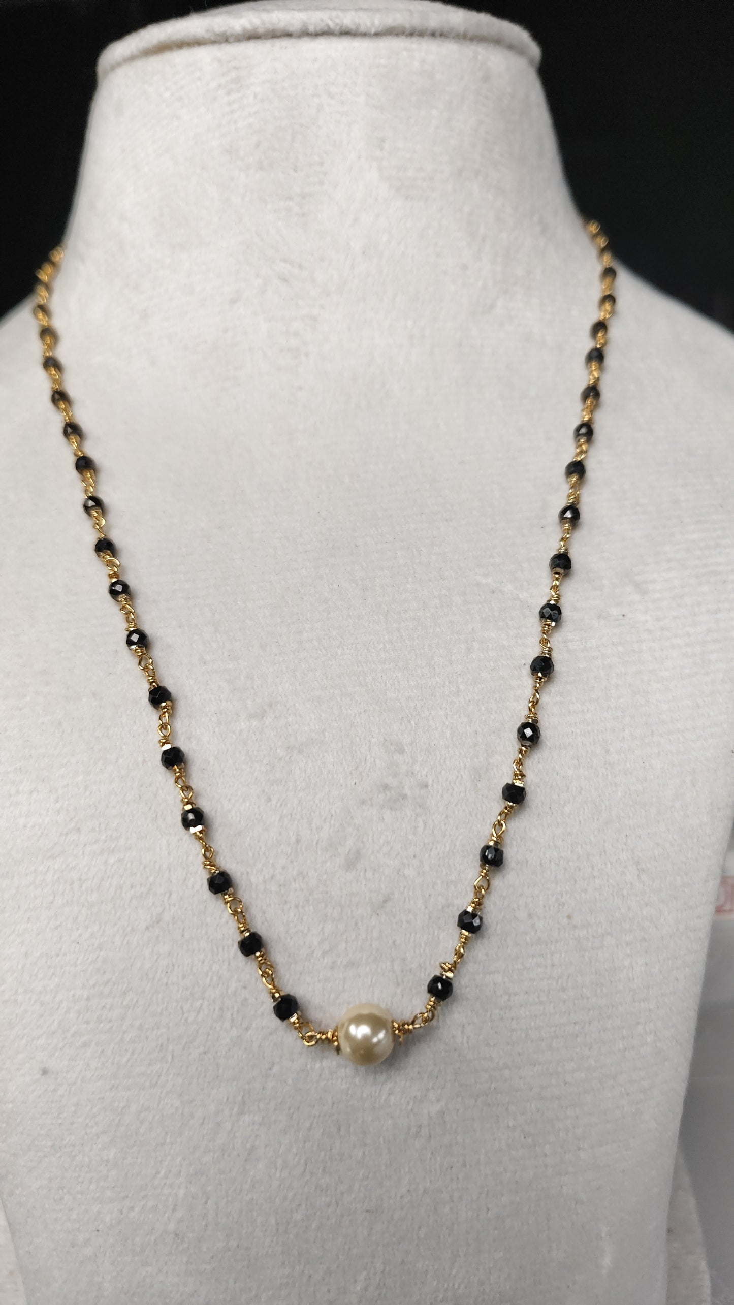 HK0029   Black diamond shine Beads