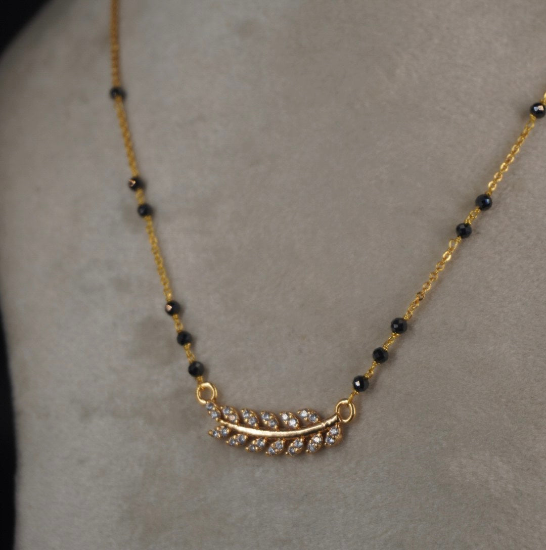 HK0431 Leaf Black Beads