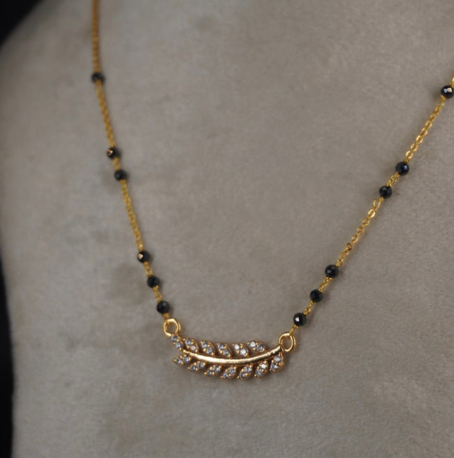 HK0431 Leaf Black Beads