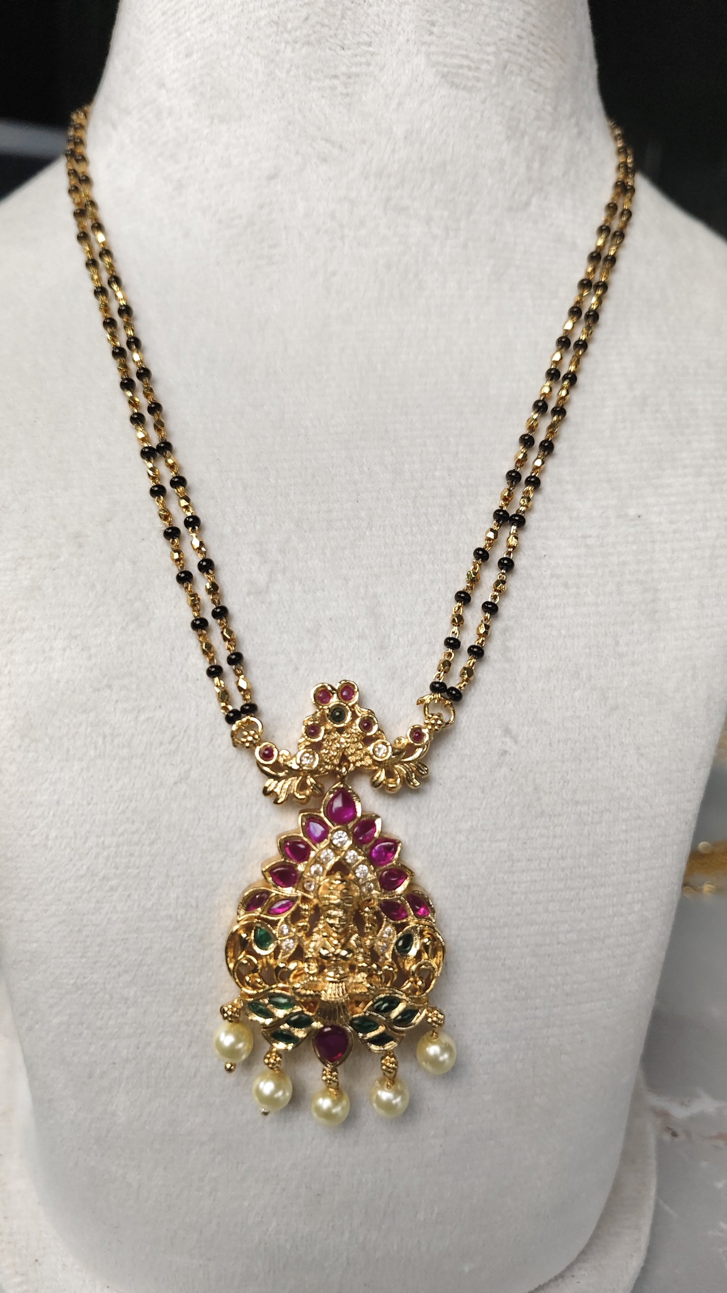 HK0062 LAKSHMI BLACK BEADS