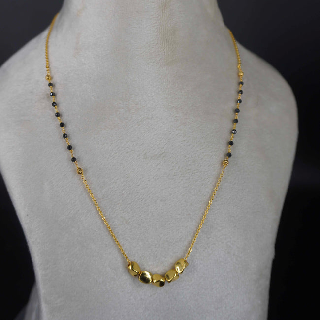 HK0088  Twisted Black Beads