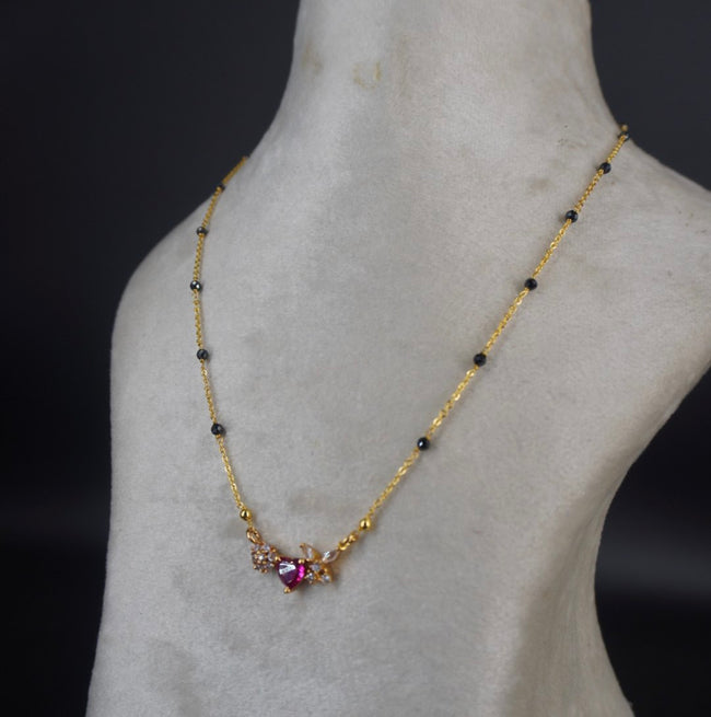 HK0445 Red Heart Black Beads